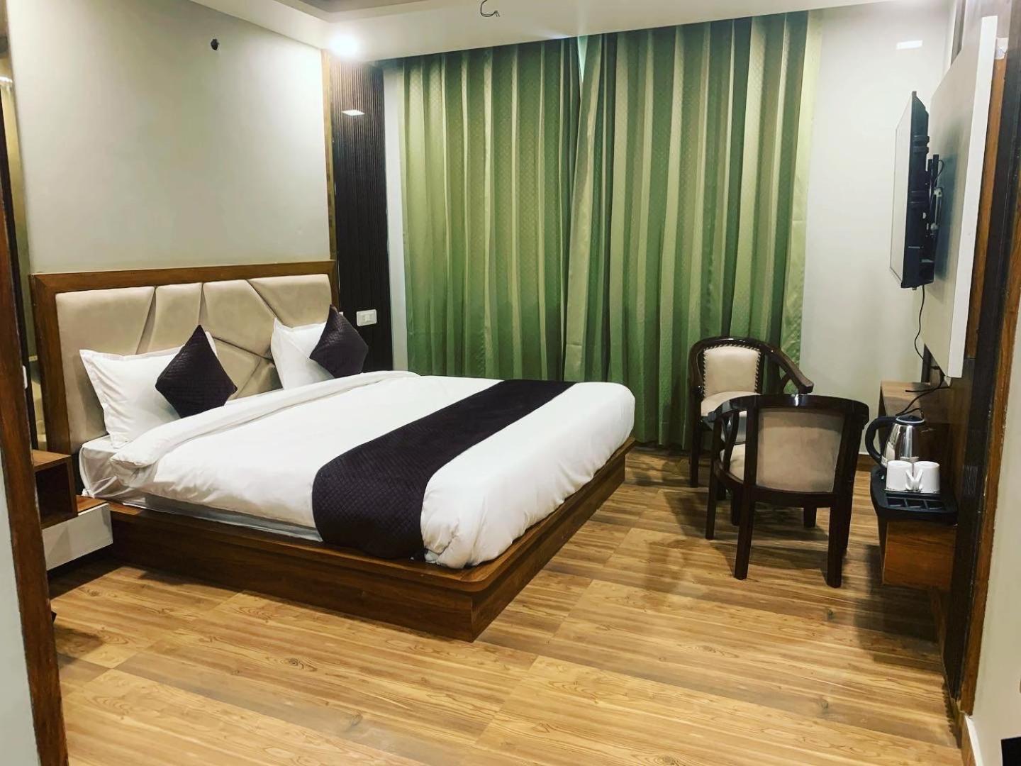 Hotel & Hostel Vimal Ganga Rishikesh Exterior photo